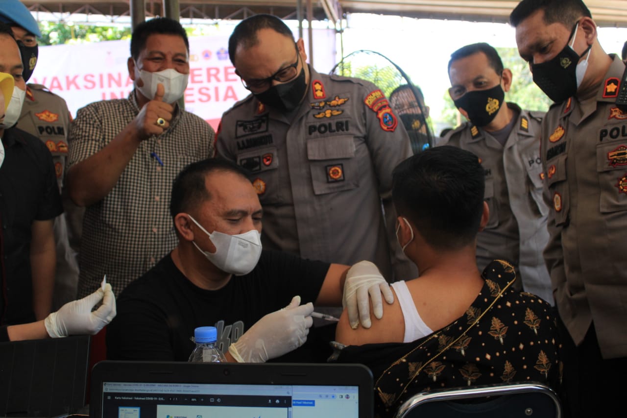 Bersama Kapolres, Bupati Labuhanbatu Saksikan Vaksinasi Serentak.