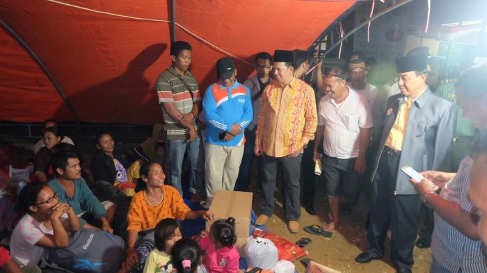 Bupati Wardan Kunjungi Korban Banjir di Desa Mumpa