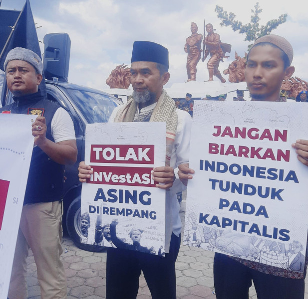 Bela Pulau Rempang, Aksi Damai : Tolak Investasi dan Jangan Berikan Tanah Kita ke Asing