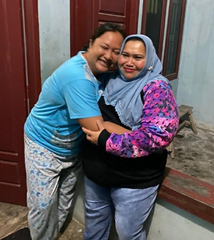 Ibu Hamil Ngidam Foto Bareng Kasmarni Terwujud Sudah Dengan Pelukan Hangat