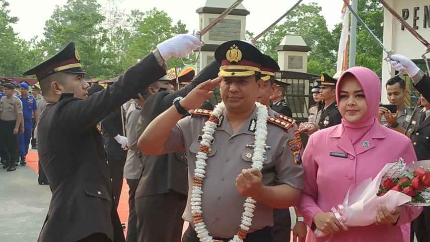 Genderang Berbunyi AKBP M Hasyim & Istri Lintasi Pedang Pora