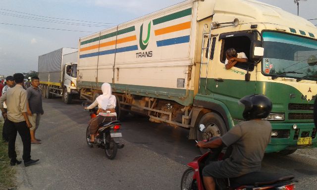 Ormas LMR Gelar Aksi Stop Truk, Terkait Insiden Kecelakaan di Kilometer 8 Perawang Kemarin Sore
