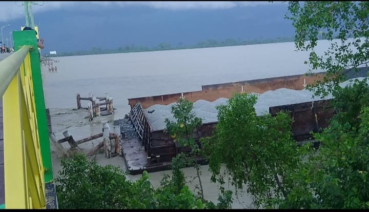 Jembatan Ditabrak Ponton, Bupati Rohil Minta Pertanggung Jawaban