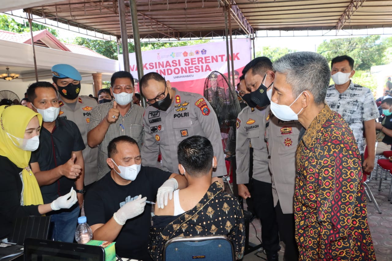 Bupati Labuhanbatu Saksikan Vaksinasi Serentak.