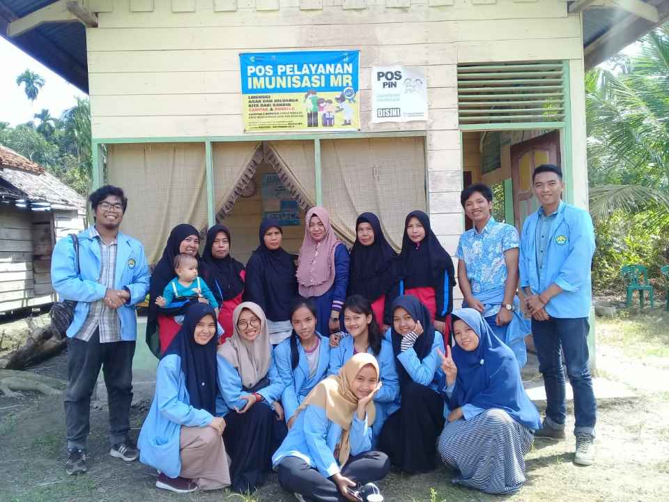 Mahasiswa KUKERTA UNRI Terlibat dalam Imunisasi dan  Pembagian Vitamin  di Desa Ketamputih