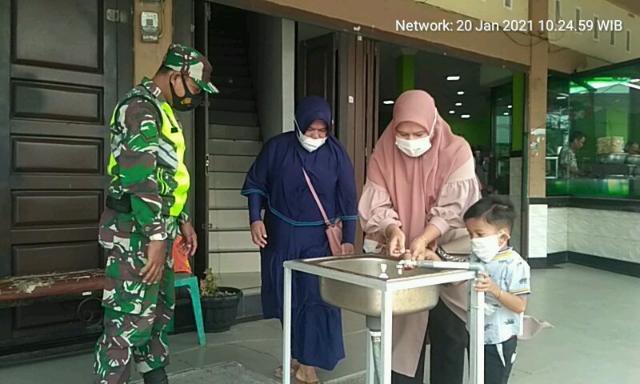 Serda Rosdianto Gencar Lakukan Giat Cek Poin Sesuai Prokes C-19 di RM.Yuanda Duri