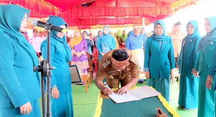 Ketua PKK Inhil Saksikan Pelantikan 6 Ketua TP PKK Desa Kecamatan Keritang