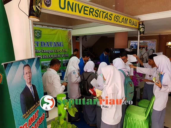 Stand UIR di Indonesia Expo Padang 'Diserbu' anak SMA