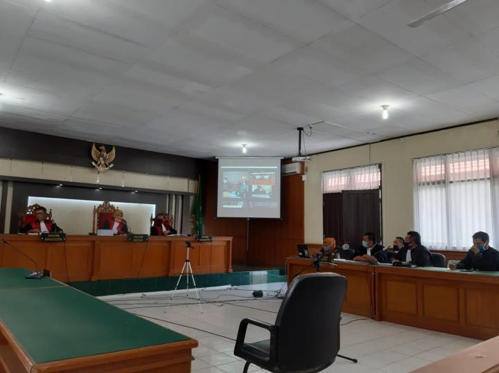 Bupati Non Aktif Amril Mukminin,  Minta Proses Persidangan Di Pekan Baru