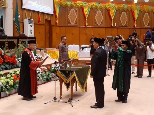 Asri Auzar Resmi Jabat Waka DPRD Provinsi Riau