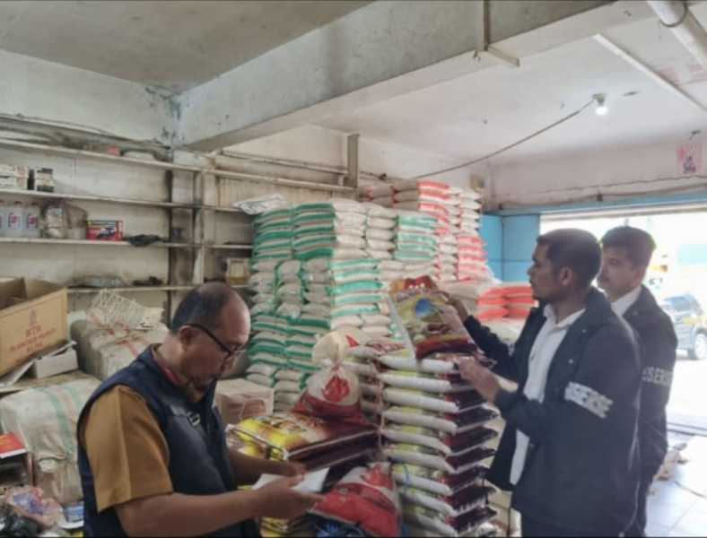 Kanit Tipiter Polres Dumai  Kembali Lakukan Monitoring Harga Dan Ketersediaan Bapokting.