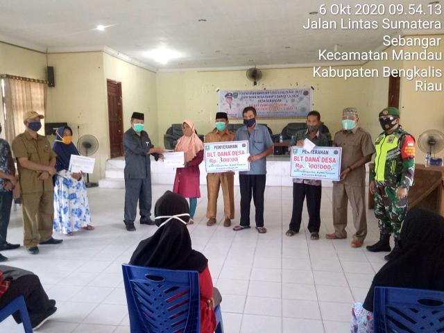 Babinsa Koptu MI Silaban Hadiri Penyaluran Dana BLT Tahap V dan VI Desa Sebangar