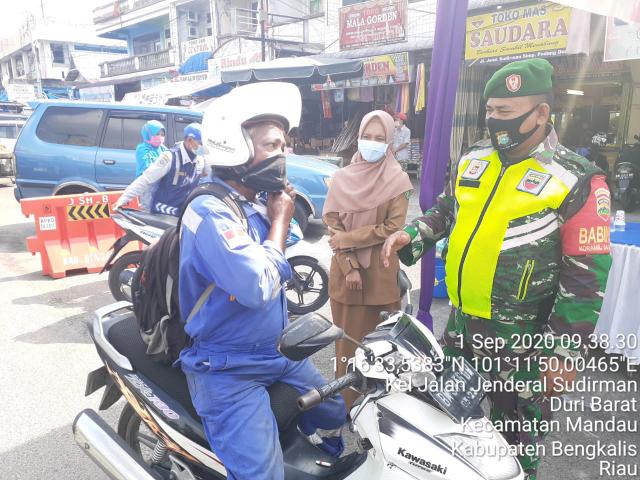 Babinsa TNI-04/Mandau, Cegah Covid-19 Dengan Terapkan Disiplin Protokol Kesehatan