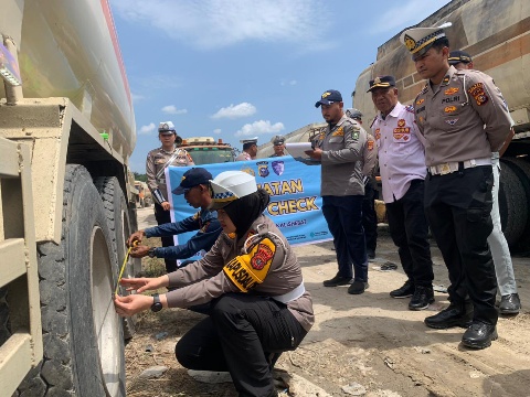 Operasi Keselamatan LK 2026, AKP Shandra Amalia Turun Langsung Cek Kendaraan dan Kesehatan Pengemudi