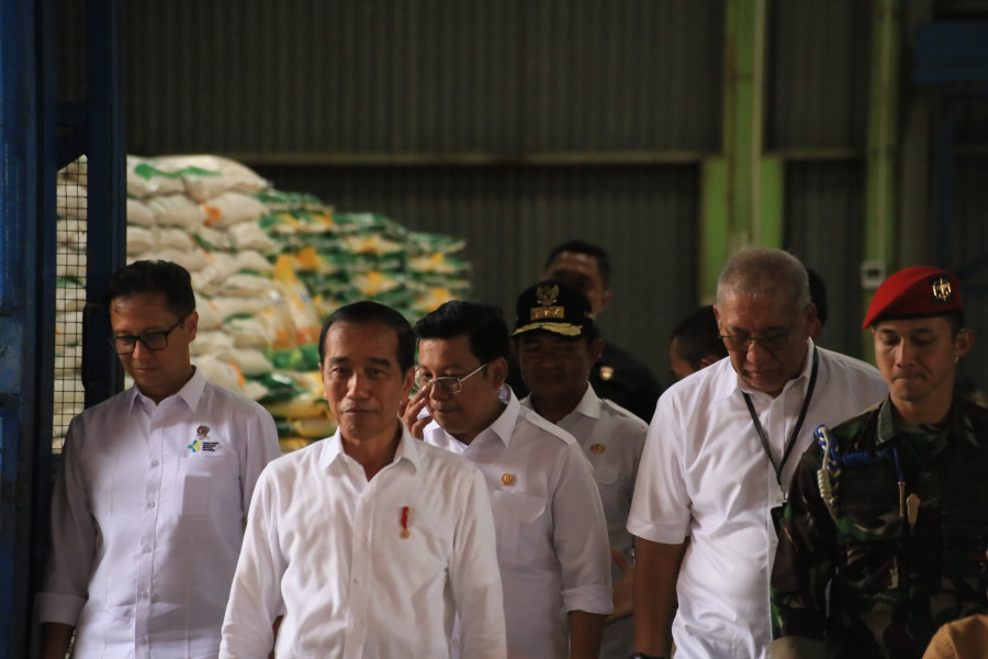 Presiden Joko Widodo Salurkan Bantuan Pangan Cadangan Beras Pemerintah Kepada Masyarakat Labuhanbatu
