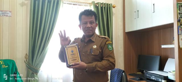 Pemdes Simpang Padang Dapatkan Penghargaan Dari BNNP Riau Sebagai Desa Bersih Narkoba