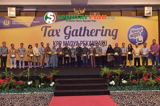 Bank Riau Kepri Terima Penghargaan WP kontributor Besar dari KPP Madya Kota Pekanbaru