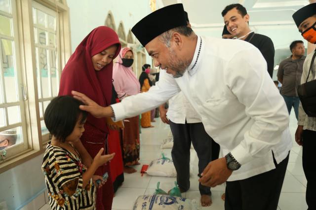 Hari Ke-8 Ramadhan, Empat Jenis Program Bantuan Diserahkan Oleh Bupati Labuhanbatu