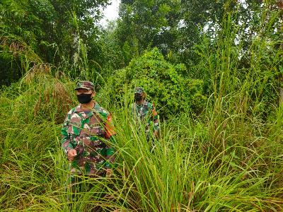Walau Cuaca Mendung Koramil/03 Mandau Tetap Lakukan Pemantauan Karhutla