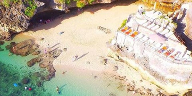 Anda Seorang Travel Writer? Pantai Suluban Wajib Jadi Daftar List Anda