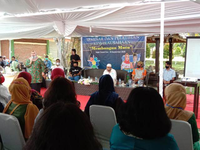 Kasmarni Gelar Seminar dan Pelatihan UMKM Untuk Membantu Hidupkan Perekonomian Masyarakat