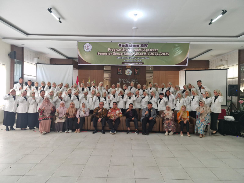 STIFAR Riau Yudisium 101 Apoteker Baru