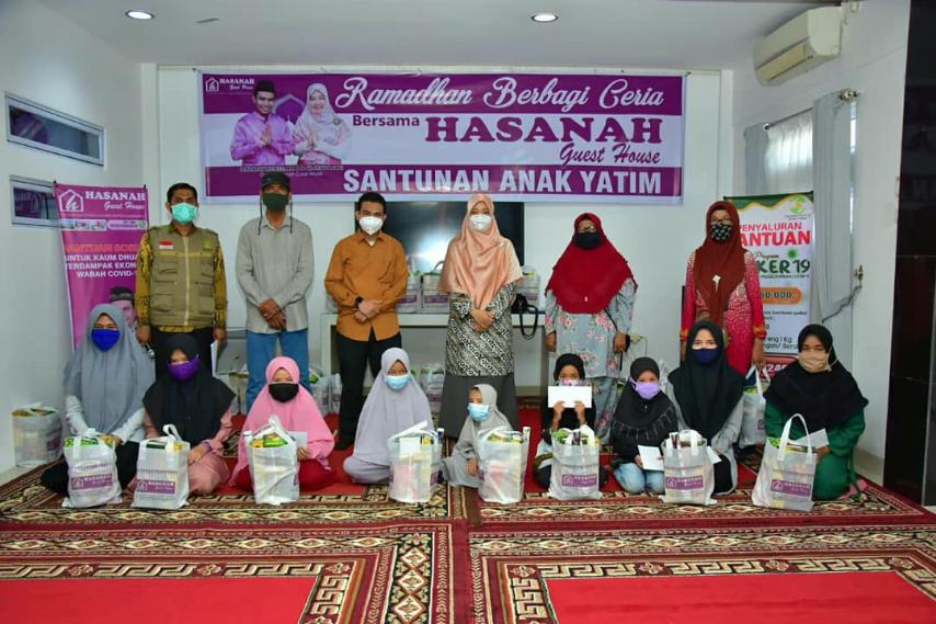 Hasanah Guest House Berikan Santunan Kepada Anak Yatim