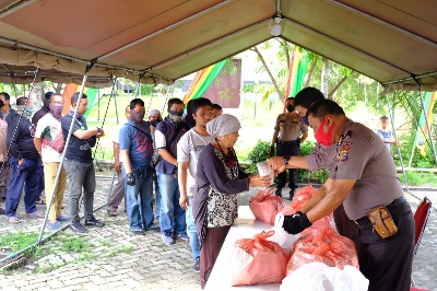 POSKO RELAWAN BAGIKAN BANTUAN, KETUA MUI RIAU: “INISIATIF MULIA