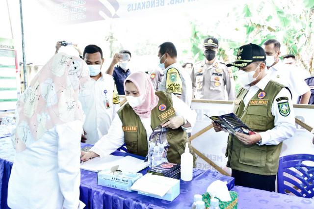 Bupati Bengkalis Tinjau Pelaksanaan PPKM di Mandau dan Bathin Solapan