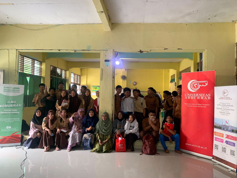 Univ. RAB Gelar Pengabdian Masyarakat: Pemberdayaan TIK Bagi Siswi Perempuan di SMA Nurul Falah