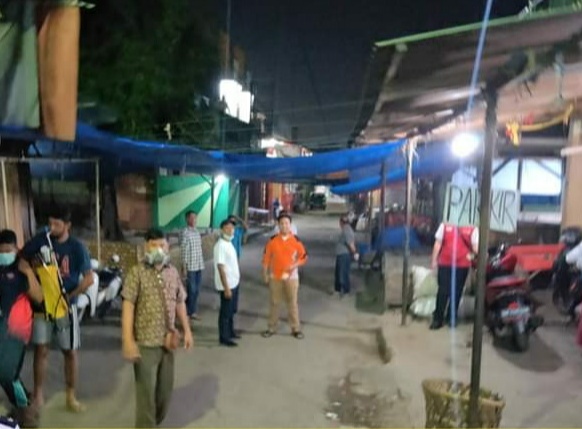Lurah Duri Barat Lakukan Penyemprotan Di Kios Dan Los Pasar Duri