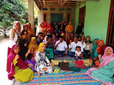 Ketua Kadin Masuri.SH.kunjungi warga yang terkena penyakit Kangker leher