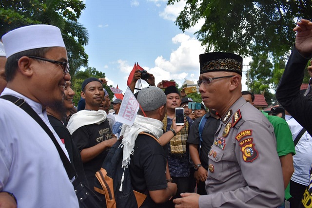 Kapolresta Pekanbaru Ajak Massa Aksi Solat Ashar Bersama