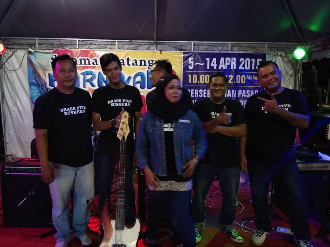 Vocalis Drass Five Band Malaysia Gelar Conference Call di Radio Indonesia