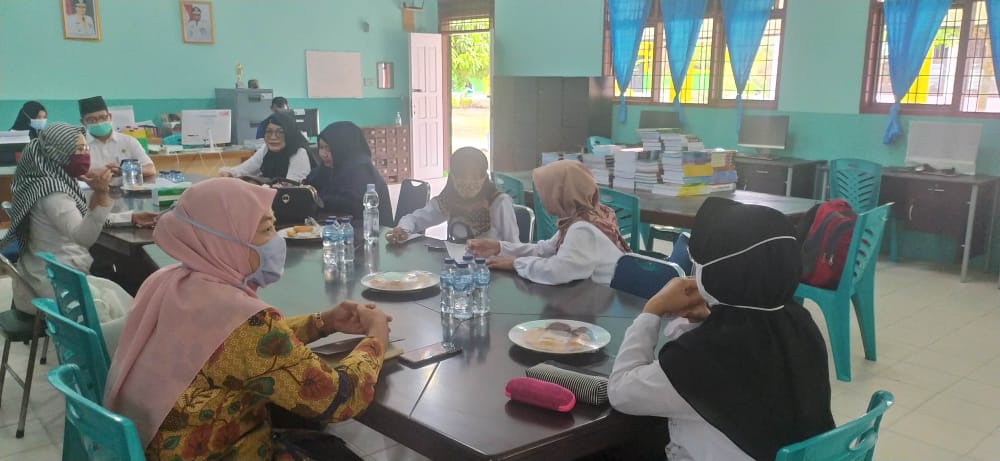 ATPUSI Dumai Kunjungi Pustaka Ki Hajar Dewantara SMAN 3 Dumai