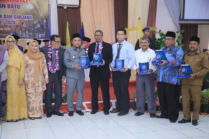 Bupati Labuhanbatu Apresiasi Wisuda 715 Mahasiswa ULB