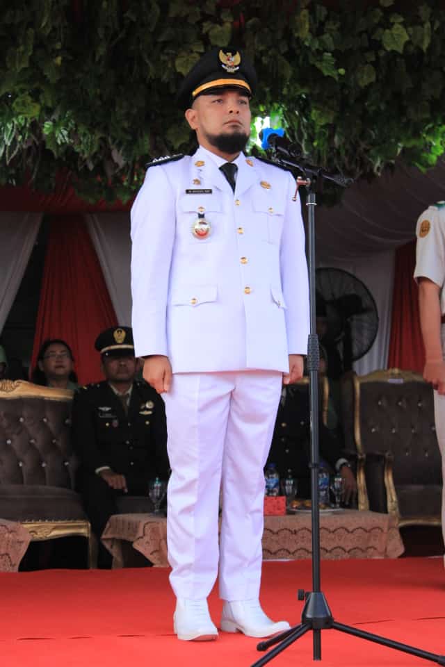 HUT RI ke 77, Camat Batsol Tampil Gagah Perkasa Pimpin Upacara Pengibaran Bendera Sang Merah Putih