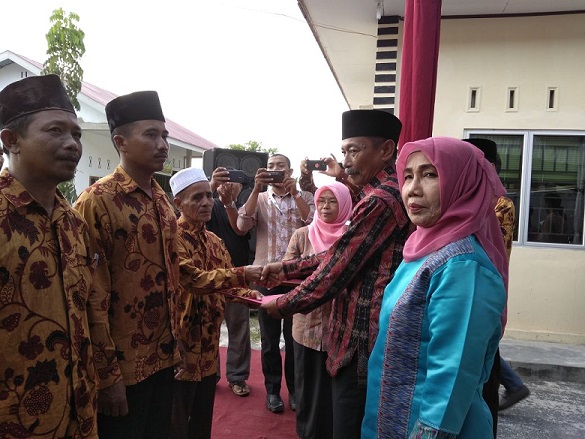 Penyerahan Serta Pelantikan RT/RW Desa Balai Makam Periode 2018-2023