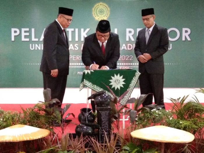 Lincolin Lantik Mubarak Sebagai Rektor Umri