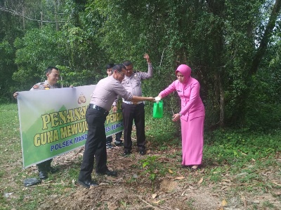 Tanam Seribu Pohon,Polsek Mandau Menanam 20 Batang Perharinya Untuk Wujudkn Lingkungan Hijau