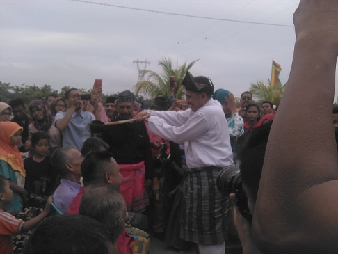 Gelar Tradisi Mandi Belimau Besamo Kampung Pinang Sebatang Dengan Masyarakat