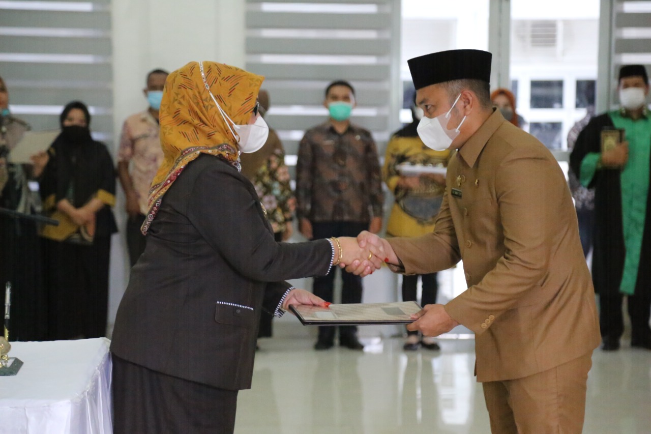 121 Pejabat Administrator Pengawas dan Pejabat Fungsional Resmi Dilantik