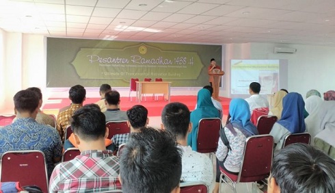 Mahasiswa Penerima Beasiswa Umri Jalani Pesantren Ramadhan