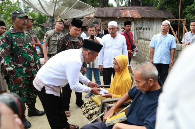 Ratusan Warga Sidorukun Kerumuni Bupati labuhanbatu