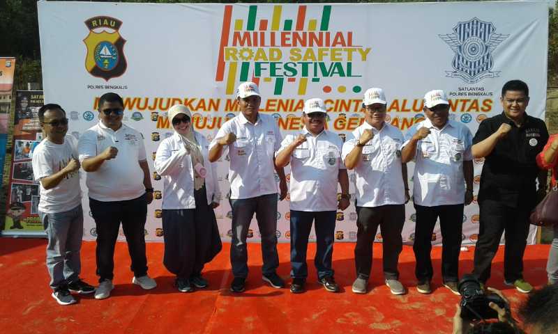 Bupati Bengkalis Ikut Menyerukan Deklarasi Millenial Road Safety Festival