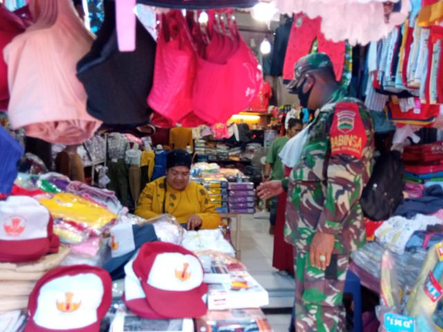 TNI Koramil 04/Mandau Siagakan Prokes Demi Keselamatan Warga Pasar