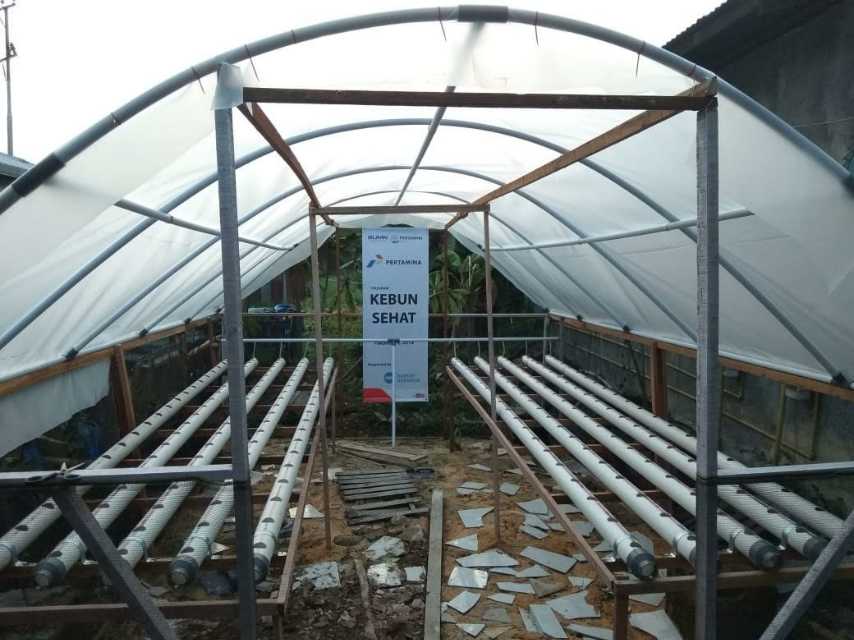 Masyarakat Binaan Pertamina TBBM Sei Siak Manfaatkan Pupuk dari Eceng Gondok Untuk Kebun Sehat