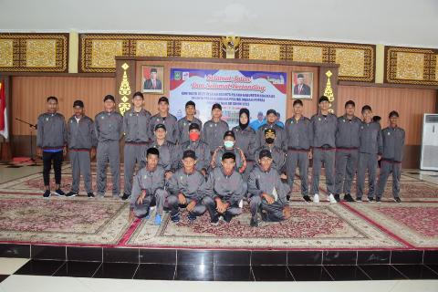 Kasmarni Lepaskan 128 Atlet Ikuti Ajang POPDA Ke-15 Riau