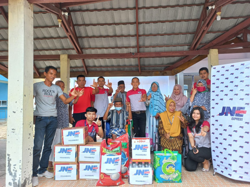 Sepanjang Ramadan 1444H, JNE Pekanbaru Berbagi Kebahagiaan kepada Sesama