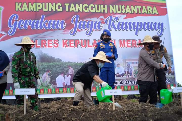 Kapolres Bersama Sekda Meranti Resmikan Kampung Tangguh Nusantara di Desa Gogok Kec.Tebing Tinggi